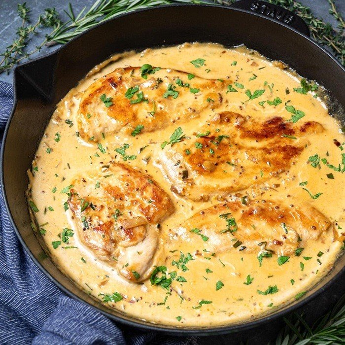Filé de Frango ao Molho de Mel e Mostarda com Crosta de Gergelim