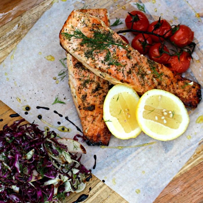 Salmão Assado no Forno com Ervas e Limão-Siciliano