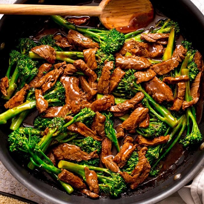 Carne com Brócolis Oriental Rápida na Frigideira