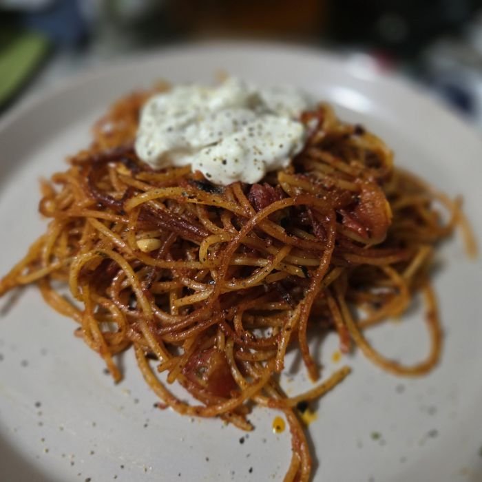 Espaguete ao Alho e Óleo com Tomate-Cereja e Manjericão