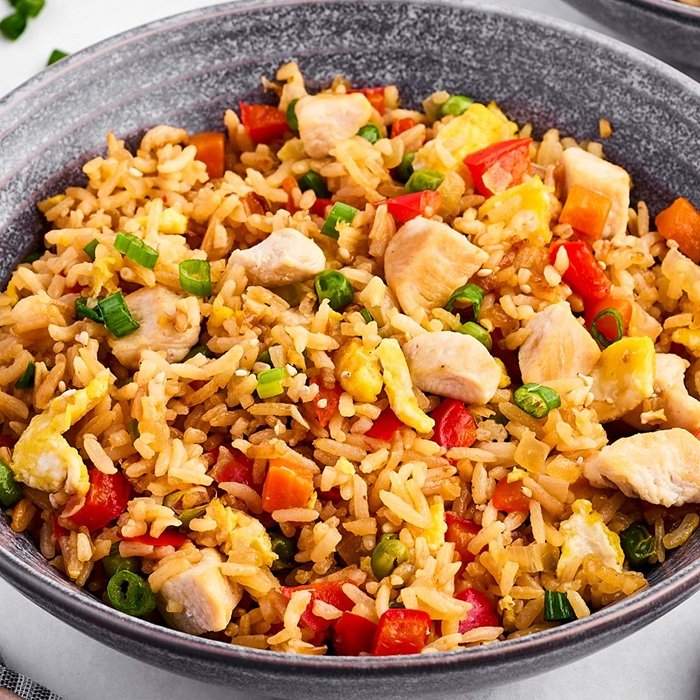 Arroz Colorido de Forno com Ovos, Cenoura e Ervilhas
